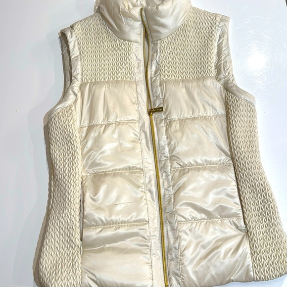 NWOT.Kenneth Cole New York, Satin Puffer Vest. Women’s size M. Color: Cream. - Picture 1 of 6